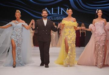 Ünlü mankenlerden net mesaj: 'Bayrağımız Kırmızı Çizgimizdir'