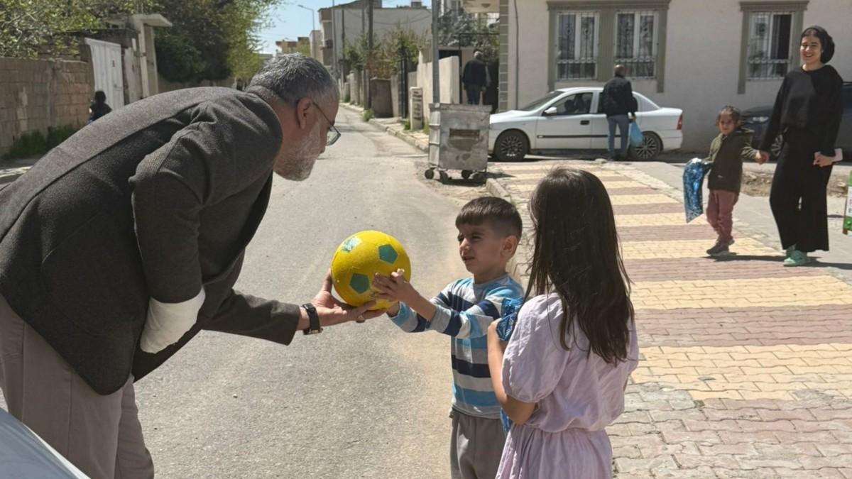 Ak Yol Derneğii 23 Nisan' da çocuklarla bir araya geldi