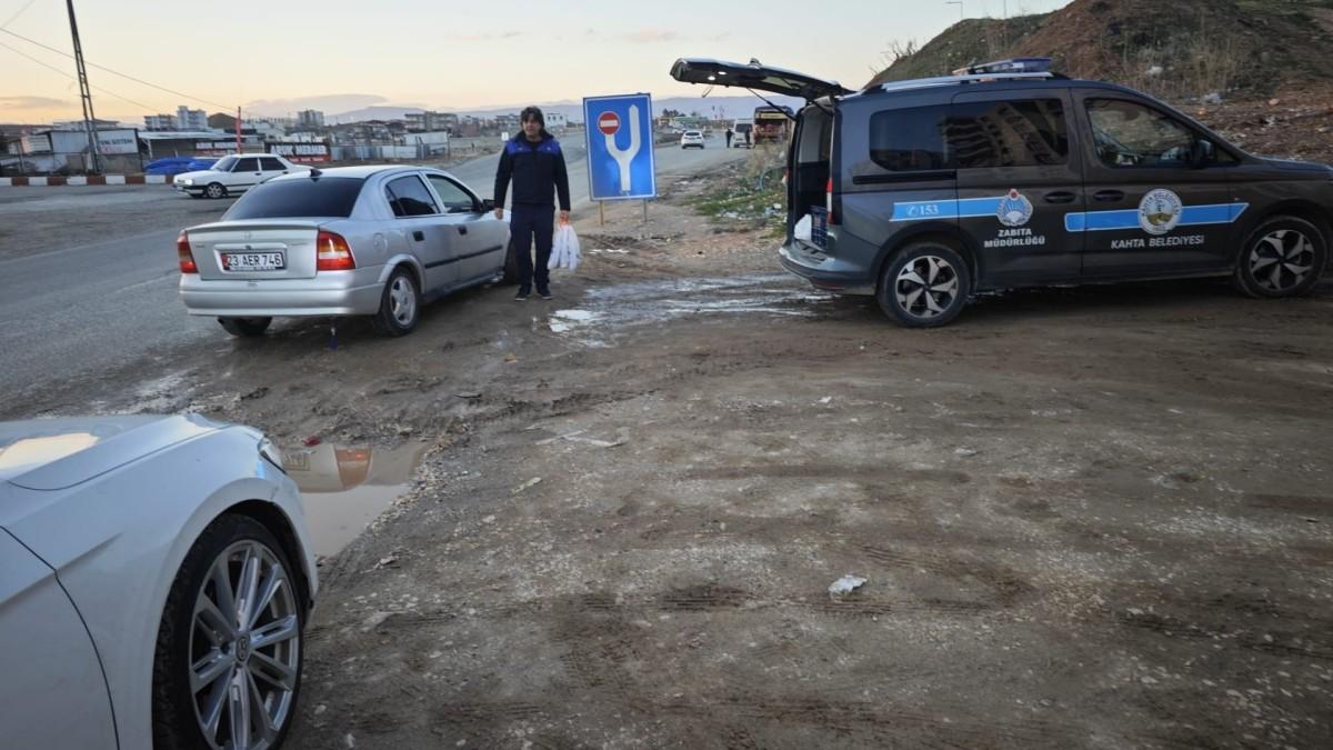 Kahta’da iftar saatinde kumanya dağıtımı gerçekleştirildi