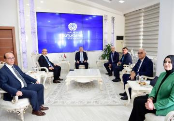 Bakan Osman Aşkın Bak, Malatya Büyükşehir Belediyesi’ni ziyaret etti