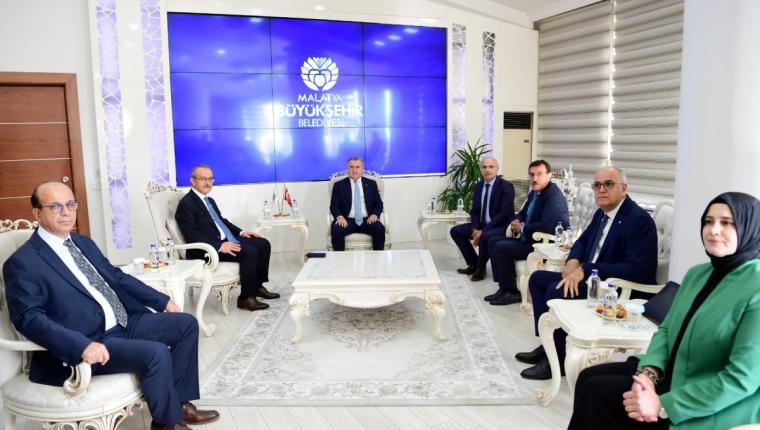 Bakan Osman Aşkın Bak, Malatya Büyükşehir Belediyesi’ni ziyaret etti