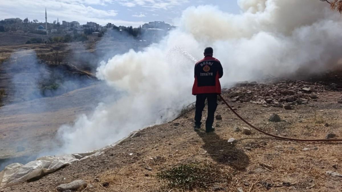 Eski Adıyaman Yolu’nda atık yangını