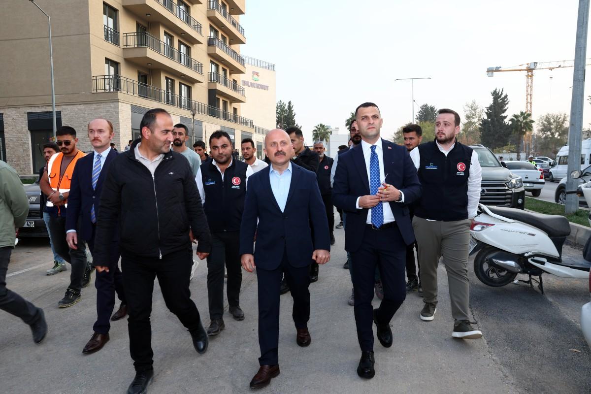 Vali Osman Varol, Atatürk Bulvarı’ndaki yeni işyerlerini ziyaret etti