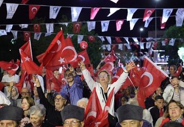 Cumhuriyet'in 102. Yılı Bayraklı'da Coşkuyla Kutlandı