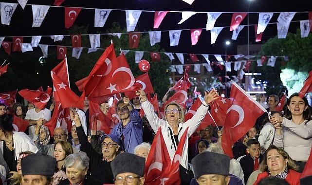 Cumhuriyet'in 102. Yılı Bayraklı'da Coşkuyla Kutlandı