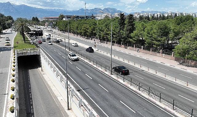 Yüzüncü Yıl Bulvarı'nda asfaltlama çalışması tamamlandı