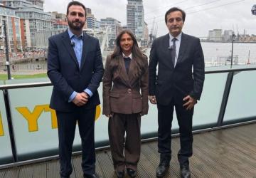 Genç Türk siyasetçi Alara Ayyıldız Londra’da Meclis’e girdi