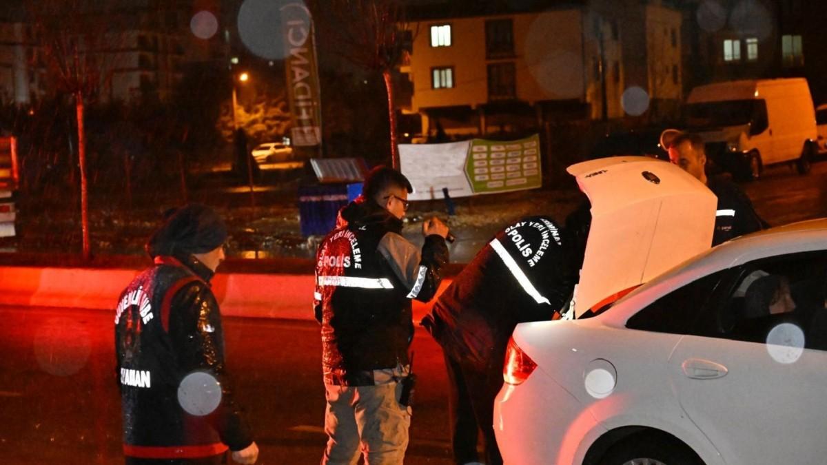 Adıyaman’da ‘Huzurlu Sokaklar – 3’ uygulaması: 2 aranan şahıs yakalandı