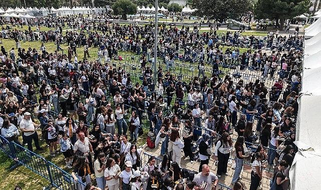 İZKİTAP'ta edebiyat şöleni yaşanıyor