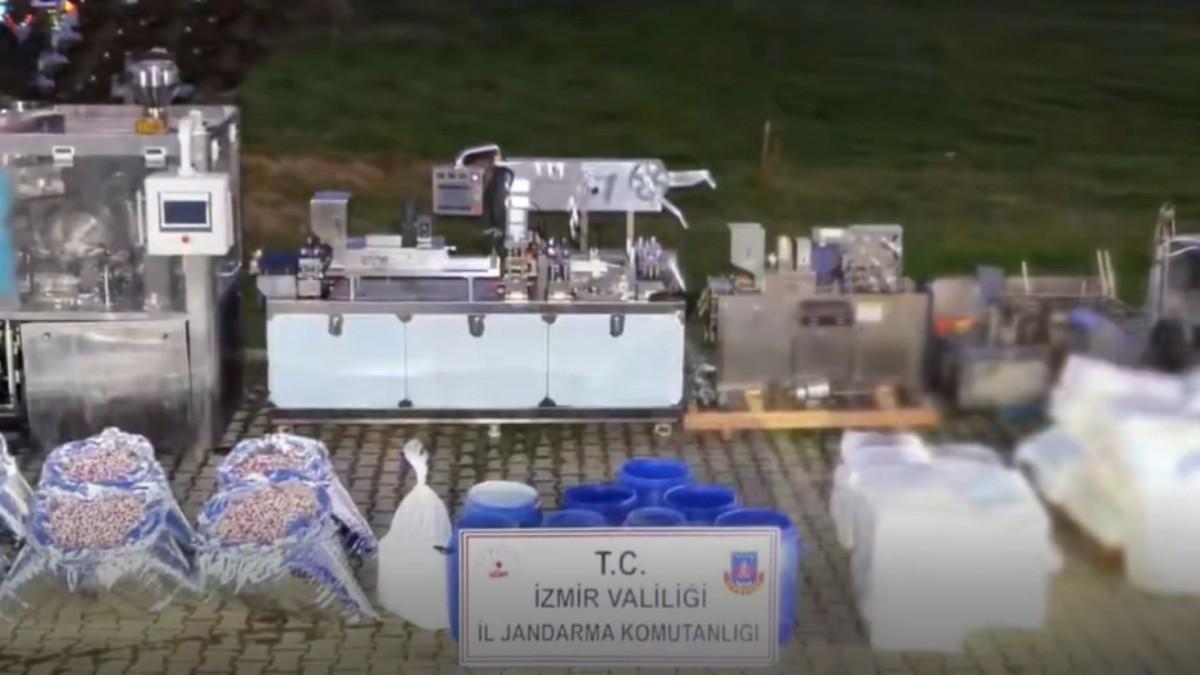 İzmir’de 1,6 ton uyuşturucu hap hammaddesi ele geçirildi - Videolu Haber
