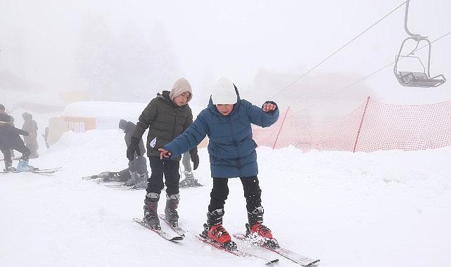 Osmangazi Belediyesi'nden Çocuklara Uludağ'da Kayak Sürprizi