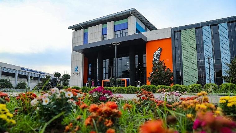 Aliağa Belediyesi'nin Yüzme Tesisleri İzmir'de Zirveye Oynuyor