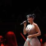 Şevval Sam hem söyledi hem yönetti