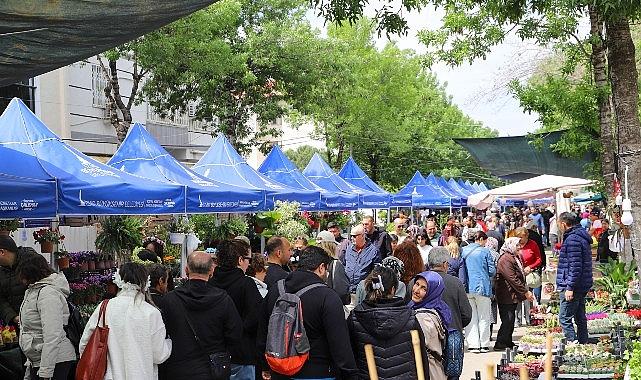 Bayındır Çiçek Festivali'nde 3. Gün Coşkusu: Sokaklar Ziyaretçi Akınına Uğradı