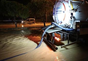Çeşme Belediyesinden olağanüstü yağışa olağanüstü müdahale