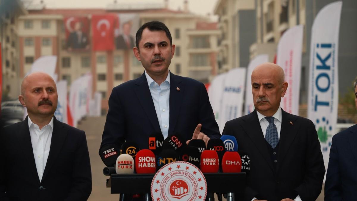 Bakan Kurum Adıyaman’da CHP’ye yüklendi: ‘Yolsuzluğa para buluyorlar ama deprem bölgesinde çakılı çivileri yok’ - Videolu Haber