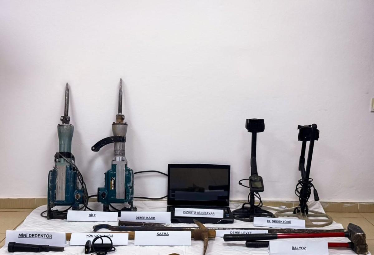 Adıyaman’da kaçak kazıya suçüstü: 3 gözaltı