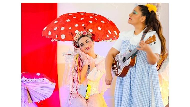 Aliağa Belediyesi Orman Tiyatrosu İlk Oyunuyla Sahnede