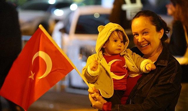 Karabağlar 'da Coşkulu Cumhuriyet Korteji Karabağlar 'da Coşkulu Cumhuriyet Korteji