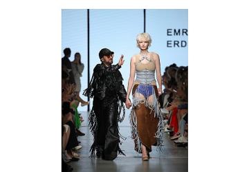 NO APOLOGIES öfkeyle değil, özgürlükle yükseliyor