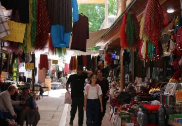 Bayram öncesi Demirciler Pazarı’nda durgunluk: Esnaf satışlardan umutlu değil - Videolu Haber