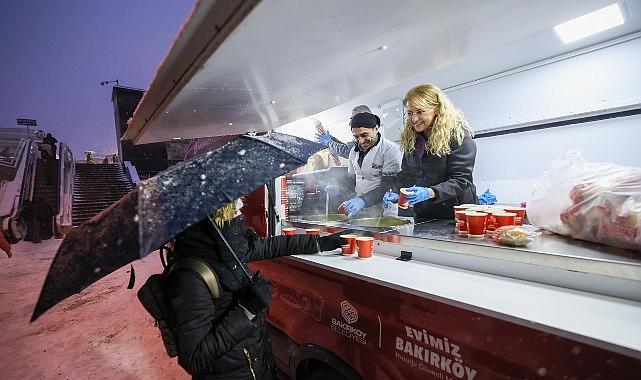 Başkan Ovalıoğlu'ndan Karda Sıcak Çorba İkramı