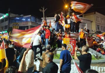 Adıyaman Heykel Meydanı’nda sarı-kırmızılı kutlama - Videolu Haber