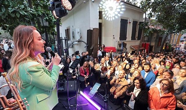 Konak'tan Dario Moreno için unutulmaz şenlik: İzmirliler akın etti