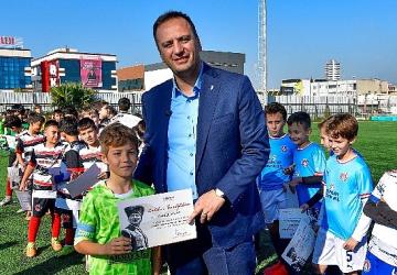 Bornovalı minikler 10 Kasım anısına mücadele etti