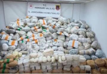 Hakkari’de 860 kg uyuşturucu ele geçirildi