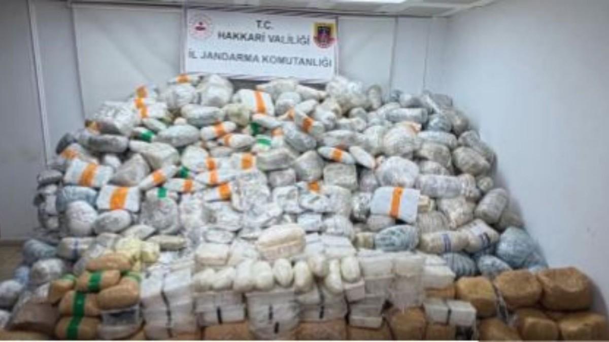 Hakkari’de 860 kg uyuşturucu ele geçirildi