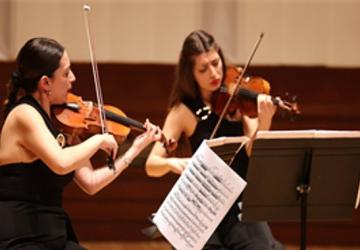 İzmir Oda Orkestrası yine ayakta alkışlandı