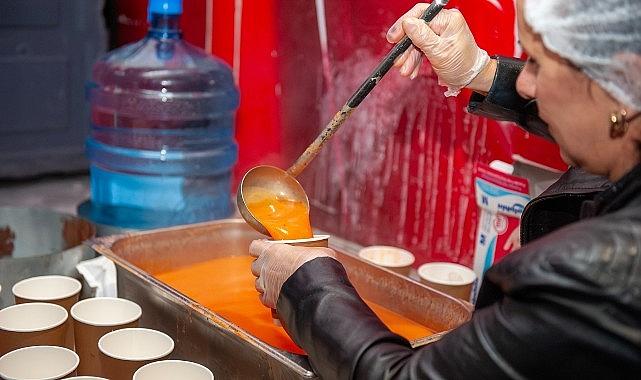 Karşıyaka Belediyesi'nden 30 bin kişiye sıcak çorba ikramı