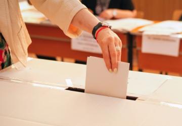 Seçim anketinde CHP ile AK Parti arasındaki fark 1 puanın altına düştü