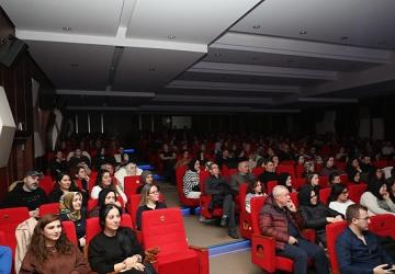 “Kadın Sığınağı" İzleyici ile Buluştu