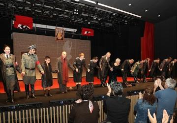 “Yaşamak mı, Yoksa Ölmek mi" Ataşehir'de Seyirciyle Buluştu