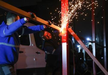 Buca Belediyesi'nden Hazine Arazisinde Kaçak Yapıya Gece Operasyonu