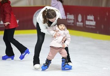Yarıyıl Tatilinin Gözdesi: Bakırköy Belediyesi Buz Pisti
