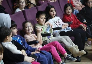 Kartepe'de Minik İzleyicilere Neşeli Bir Gün