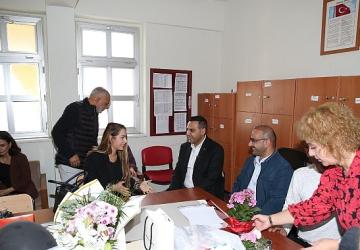 “Çiğli Belediyesi'nden Öğretmenler Günü'nde Anlamlı Kutlama"