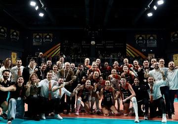 Eczacıbaşı Dynavit, derbide VakıfBank'ı 3-1'le geçti