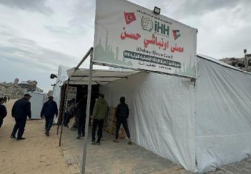 Gazze'de Ramazan'a çadır cami: İsrail yıktı, Büyükşehir kurdu