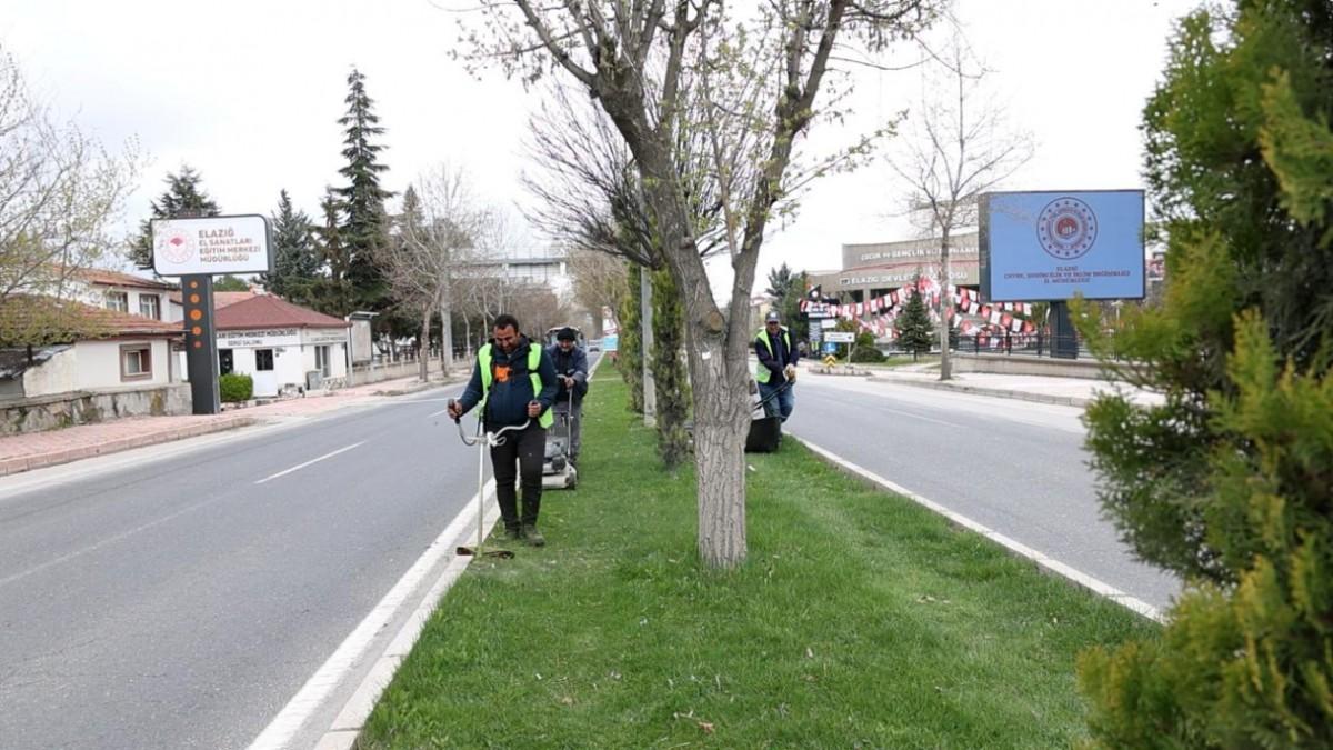 Elazığ’da yeşil alanlarda bakım ve temizlik çalışmaları sürüyor