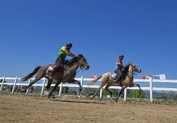 Bursa'nın Fethi'nin 700'üncü Yılı'nda Rahvan At Yarışları Heyecanı 