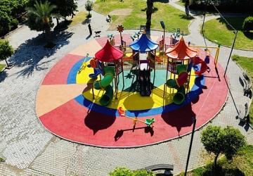 Narlıdere'de Oyun Parkı Zeminleri Yenileniyor