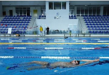 DEÜ Kapılarını Millî Yüzücü Emre Sakçı'ya Açtı