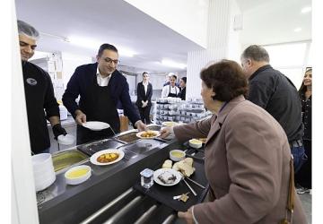 Balçova Belediyesi'nden İhtiyaç Sahiplerine Sıcak Yemek Desteği