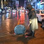 Manisa Büyükşehir ve MASKİ'den Yağış Mesaisi: Ekipler Tüm Gece Sahadaydı