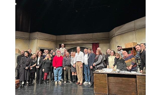 Devlet Tiyatrosu'nun Unutulmaz Oyunu "Profesyonel" Son Kez Sahnedeydi