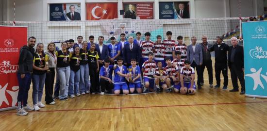 Adıyaman’da okullar arası voleybol Müsabakaları büyük bir coşku ve heyecanla tamamlandı